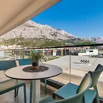 Lux Ella Apartment With Shared Pool