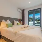Lux Ella Apartment With Shared Pool
