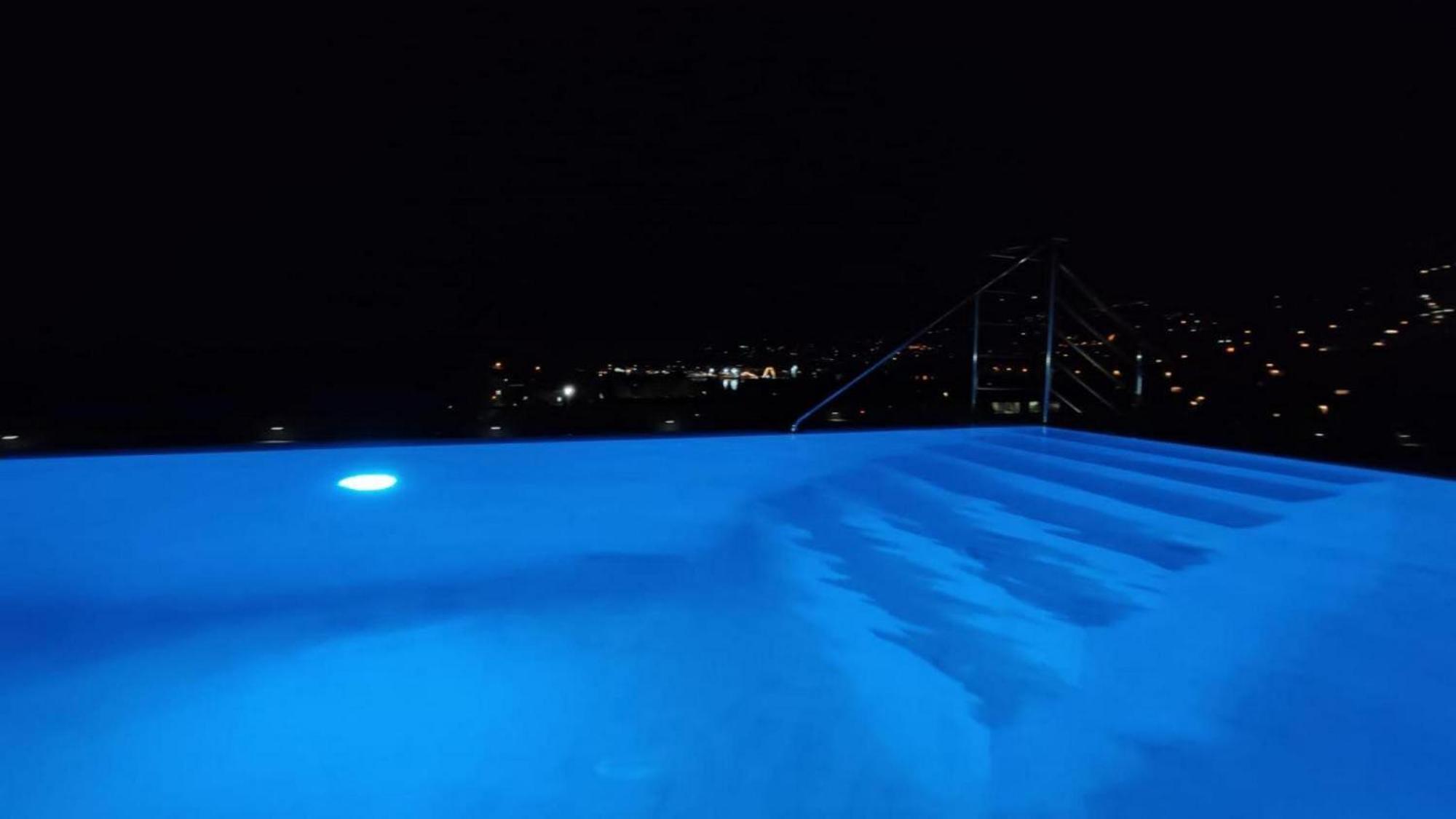 Lux Ella With Shared Pool